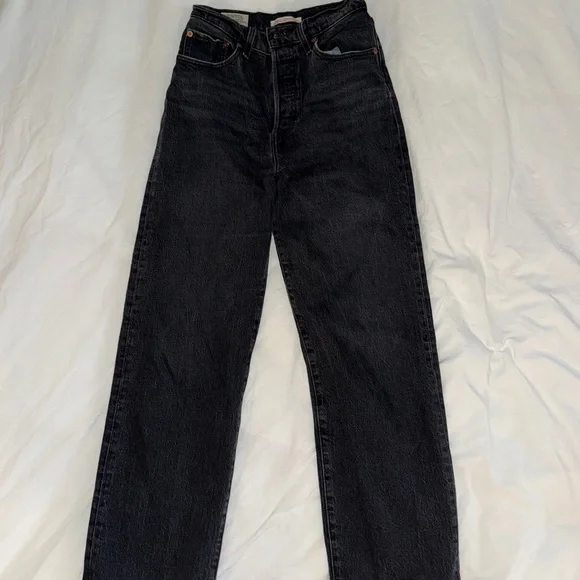 Levi’s Ribcage Jeans - Picture 3 of 8